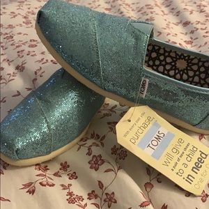 Blue sparkle toms